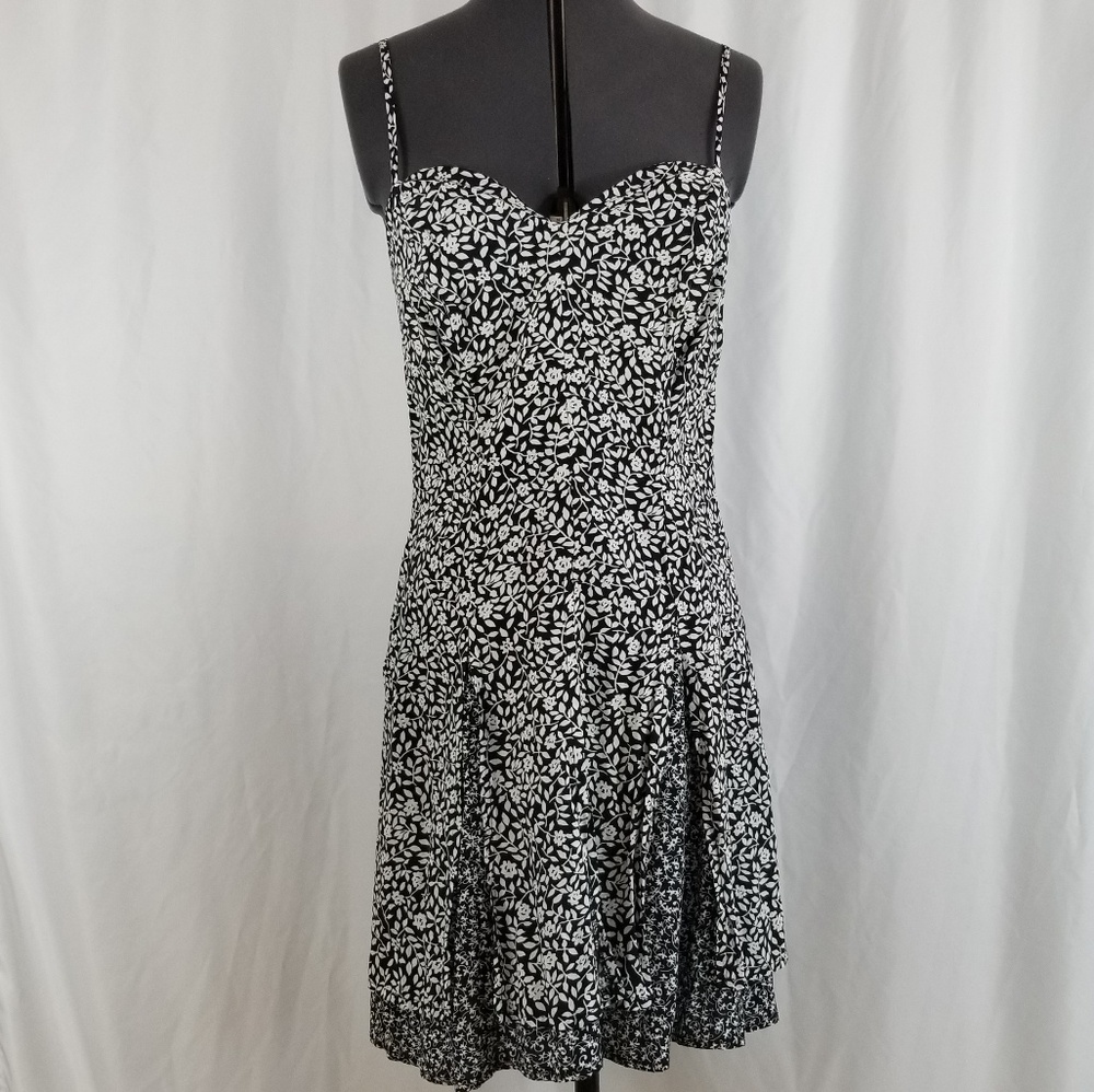 Women size 9 Black and White spaghetti strap Dress